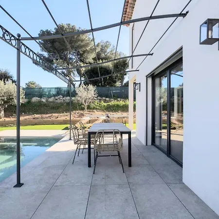 Capucine - Modern Villa *