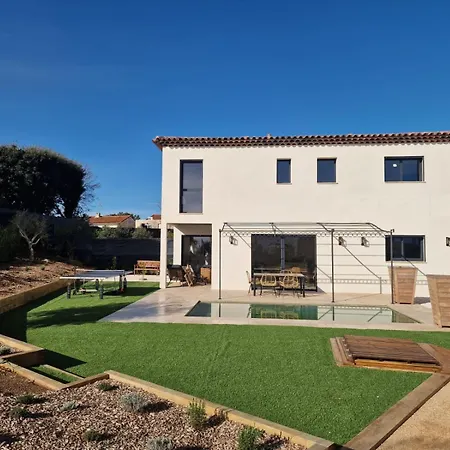 Capucine - Modern Villa *