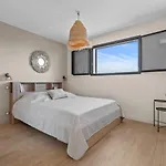 Capucine - Modern *