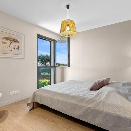 Capucine - Modern Villa