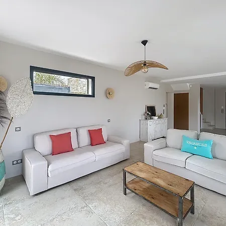 Capucine - Modern Villa