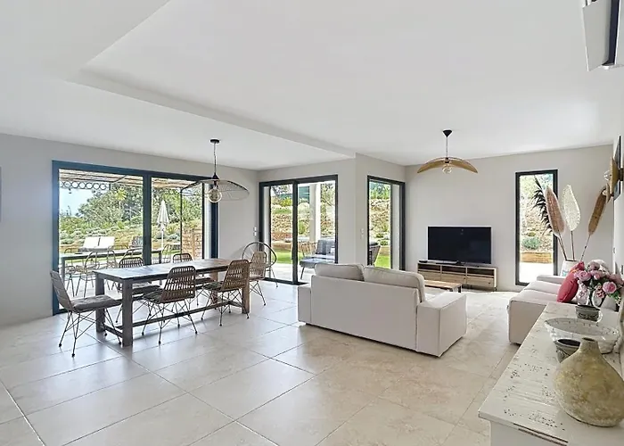 Capucine - Modern 昂蒂布